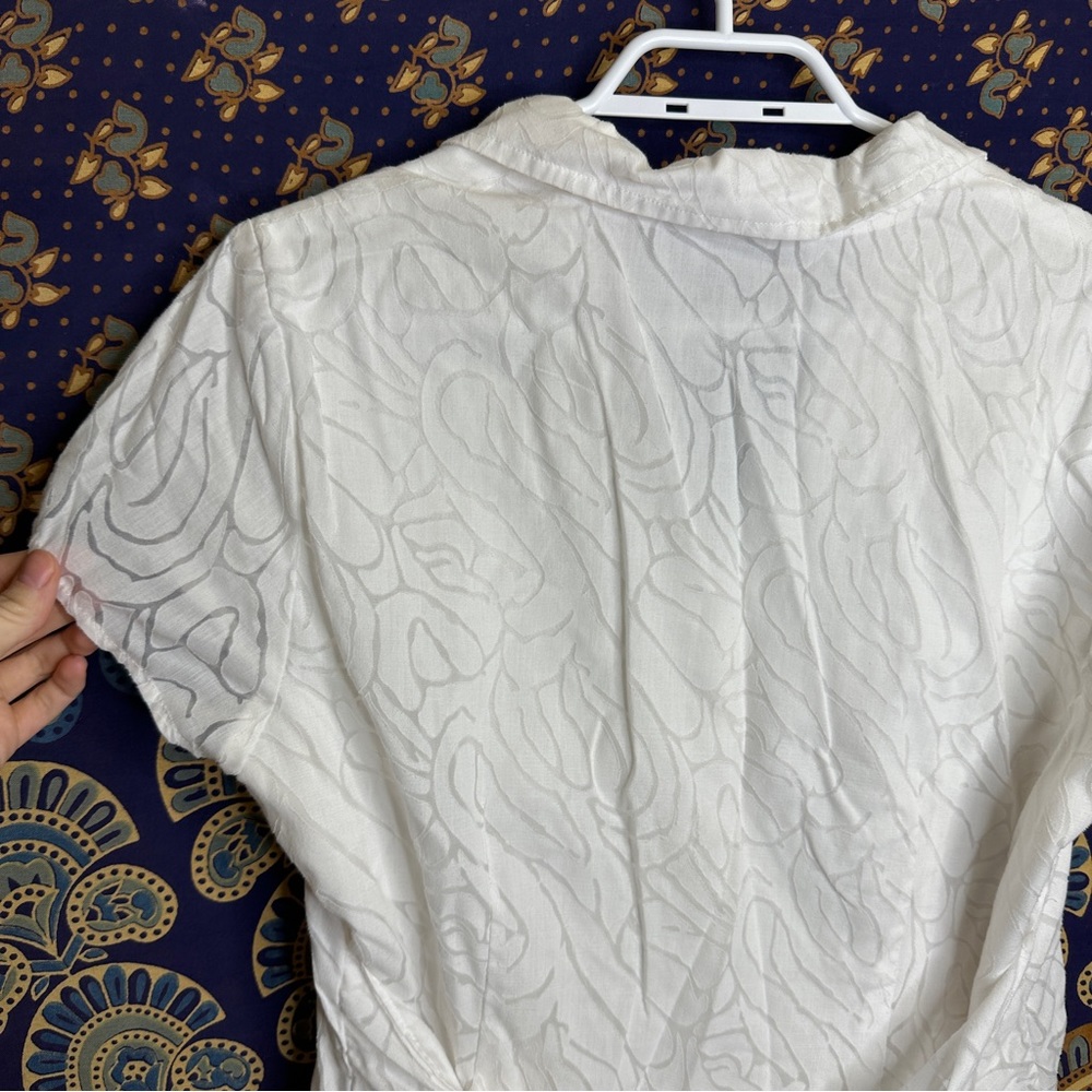 🦋5/20$🦋 sheer floral tie up blouse - Picture 10 of 14